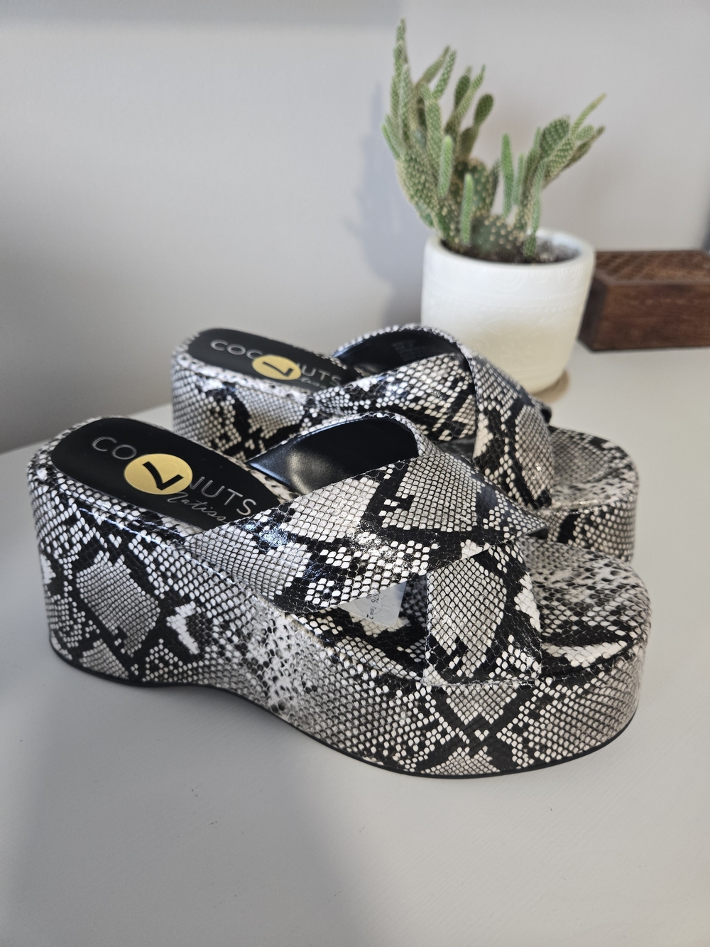 Coconuts by Matisse black + white snakeskin print platform slides, size 7 + new
